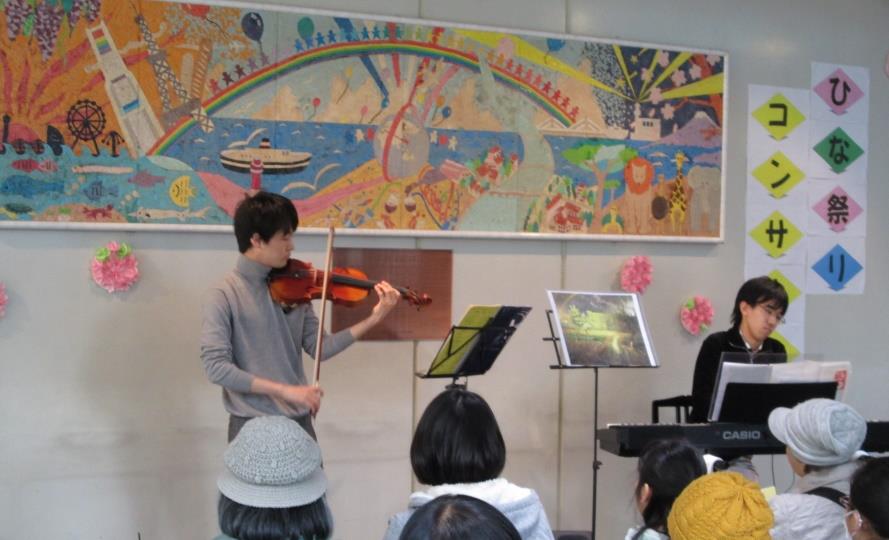 ひなまつりコンサートのようす バイオリンとキーボード 2018年3月3日 ひな祭りロビーコンサート デュオ