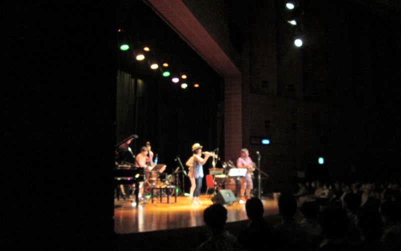 神奈川公会堂リニューアルオープニングイベントJazz Liveのようす 2018年4月15日 神奈川公会堂リニューアルオープニングイベントJazz Live ロビーの様子